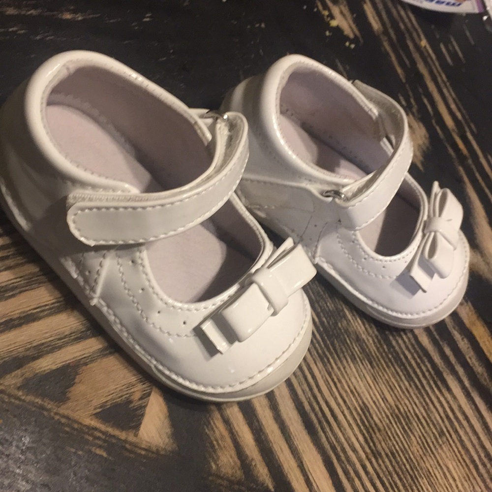 White patent Baby girls dress shoes